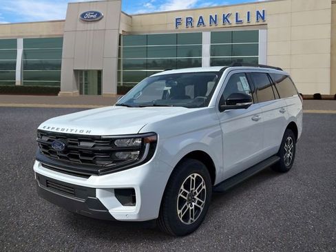 New 2026 Ford Expedition Active RWD image 3