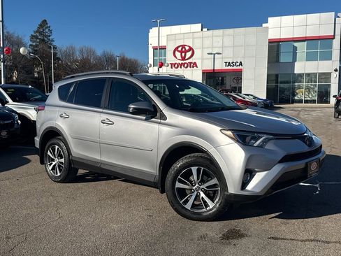Used 2018 Toyota RAV4 XLE image 1