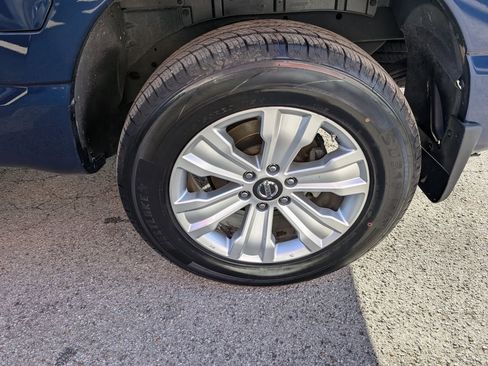 Used 2018 Nissan Titan SL w/ Chrome Package image 27