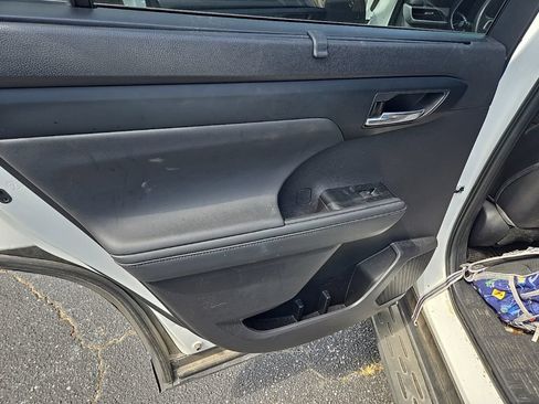 Used 2022 Toyota Highlander XLE FWD image 10
