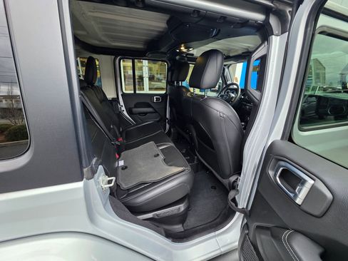 Used 2023 Jeep Wrangler Unlimited Sahara image 14
