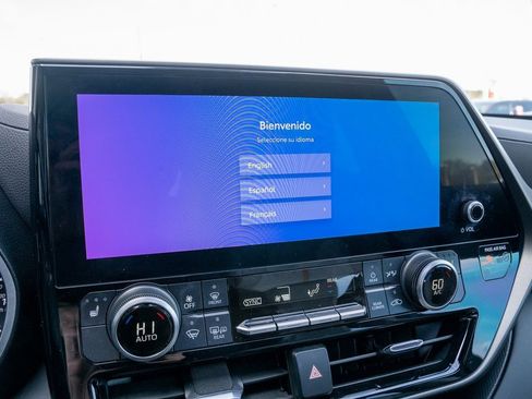 Certified 2023 Toyota Highlander Bronze Edition image 16