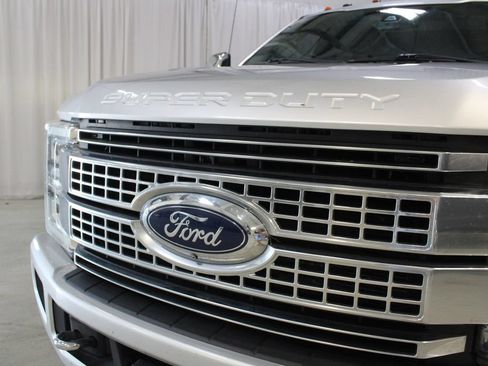 Used 2017 Ford F250 Platinum w/ Platinum Ultimate Package AWD/4WD image 33