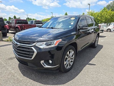 Used 2019 Chevrolet Traverse Premier w/ Driver Confidence II Package FWD image 3