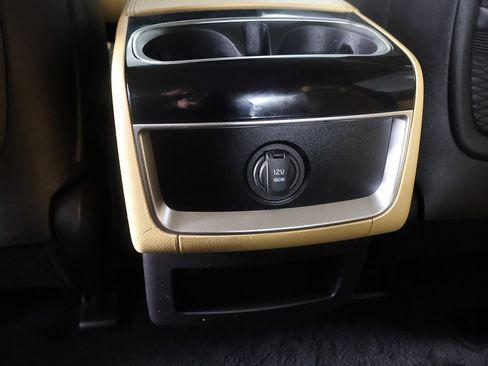 Used 2023 Kia Carnival EX image 47