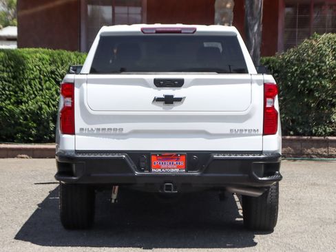 Used 2024 Chevrolet Silverado 1500 Custom Trail Boss w/ Turbomax Blackout Package AWD/4WD image 7