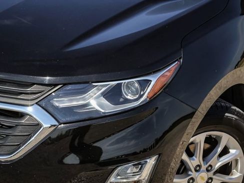 Used 2020 Chevrolet Equinox LS image 2