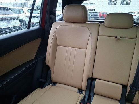 Certified 2024 Volkswagen Tiguan SE R-Line AWD/4WD image 18