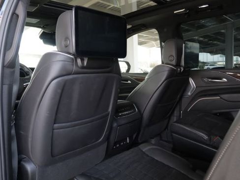 Certified 2023 Cadillac Escalade Sport Platinum w/ LPO, ONYX Package image 31