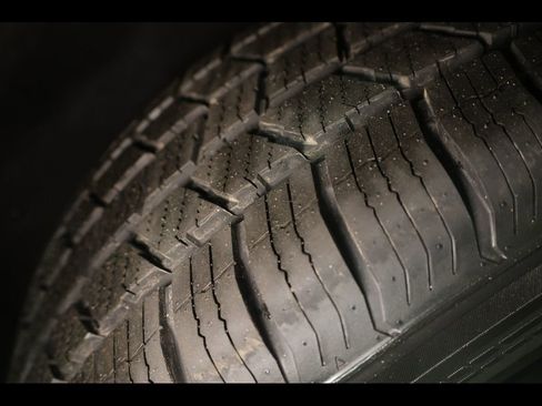 Used 2023 GMC Acadia SLE w/ Driver Convenience Package image 6