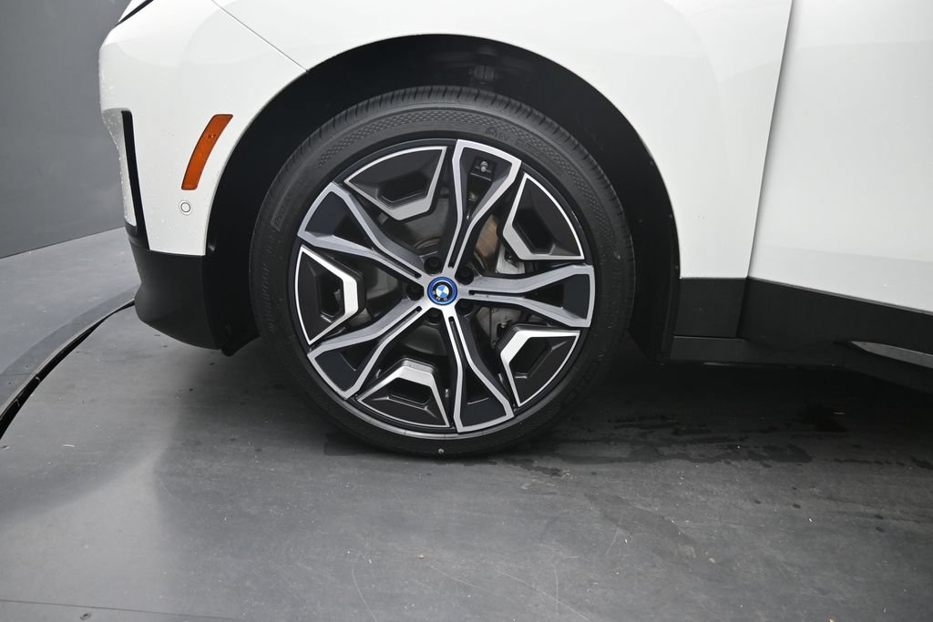 Certified 2024 BMW iX xDrive50 w/ Premium Package AWD/4WD image 4