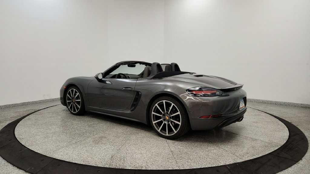 Used 2017 Porsche 718 Boxster RWD image 10