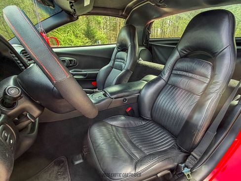 Used 2002 Chevrolet Corvette Coupe w/ Preferred Equipment Group2 image 38