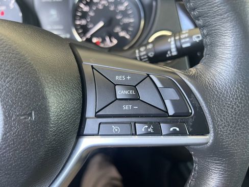 Used 2017 Nissan Rogue SV AWD/4WD image 61
