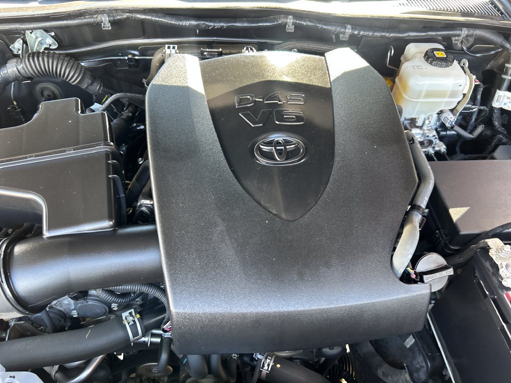 Certified 2017 Toyota Tacoma TRD Off-Road AWD/4WD image 23