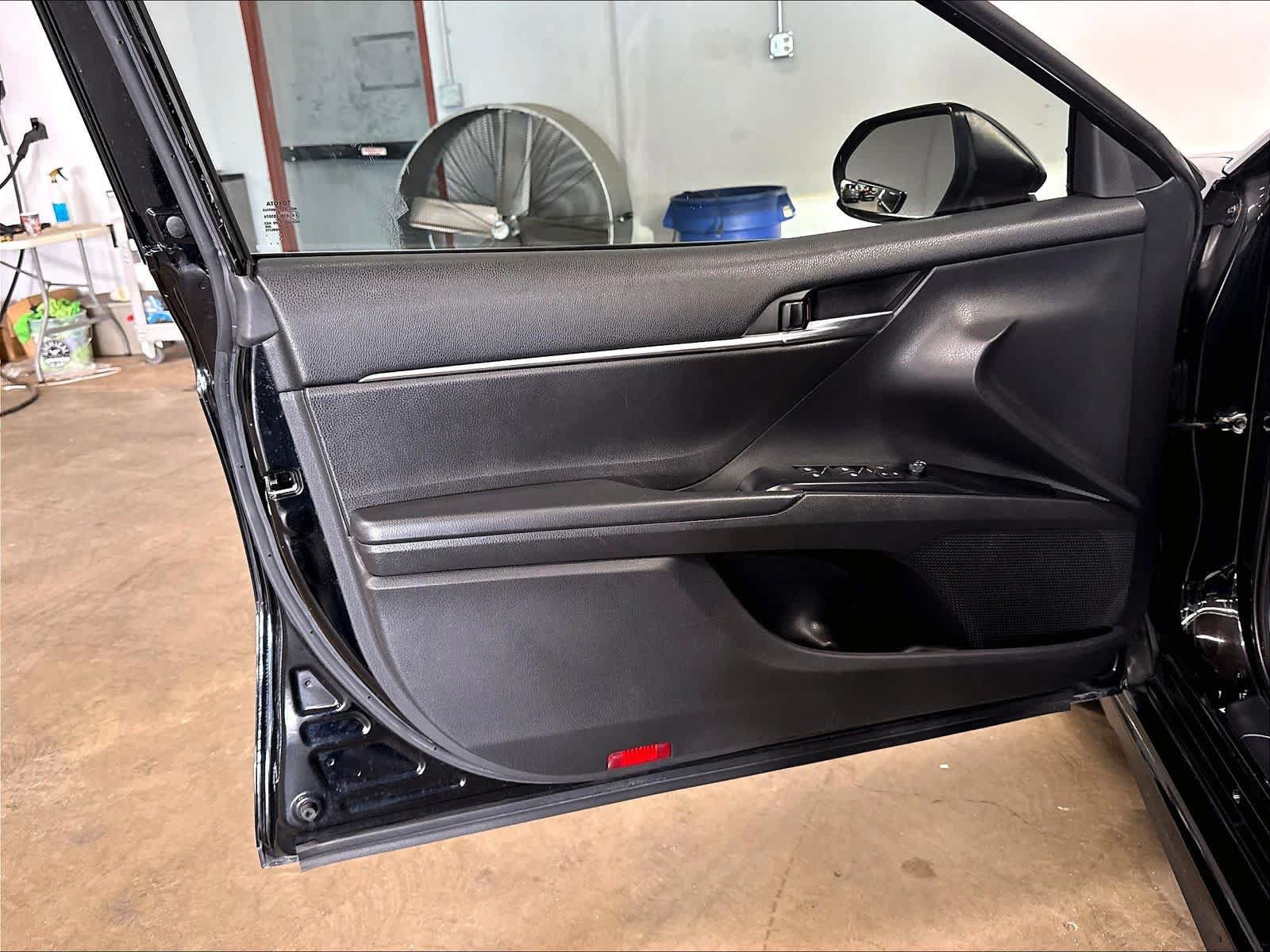 Used 2020 Toyota Camry SE FWD image 24