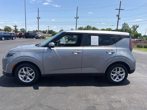 Used 2024 Kia Soul LX w/ Option Group 015 FWD image 4