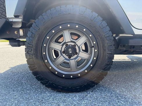 Used 2017 Jeep Wrangler Unlimited Sport w/ Quick Order Package 24S AWD/4WD image 30