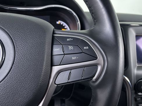Used 2021 Jeep Grand Cherokee Laredo AWD/4WD image 26