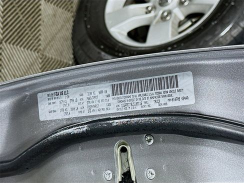 Used 2020 RAM 1500 Classic SLT image 35