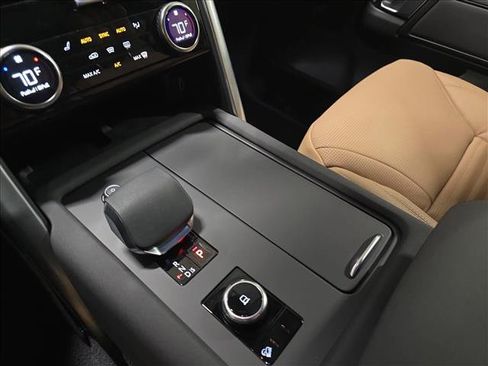 New 2026 Land Rover Discovery Limited Edition AWD/4WD image 26