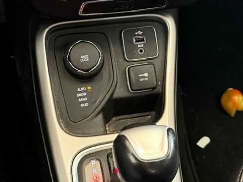 Used 2018 Jeep Compass Latitude AWD/4WD image 12