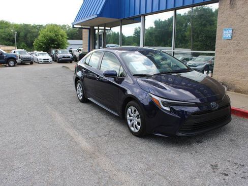 Used 2023 Toyota Corolla LE FWD image 1