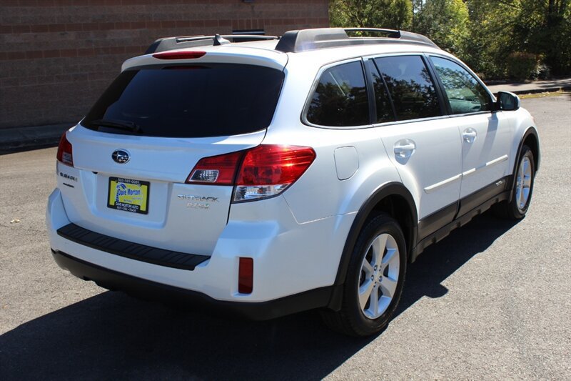 Used 2014 Subaru Outback 2.5i Limited w/ Moonroof Package AWD/4WD image 4