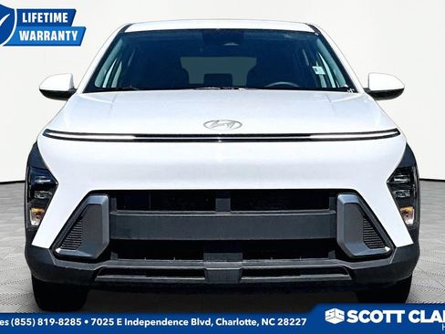 Used 2025 Hyundai Kona SE FWD image 2