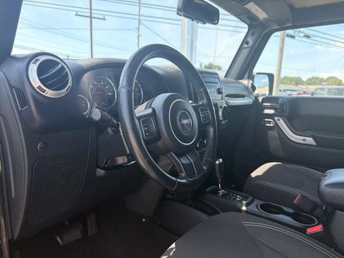 Used 2017 Jeep Wrangler Unlimited Sahara AWD/4WD image 27