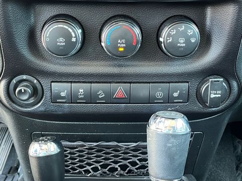 Used 2017 Jeep Wrangler Unlimited Rubicon w/ Cold Weather Group AWD/4WD image 28