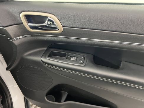 Used 2016 Jeep Grand Cherokee Limited image 25