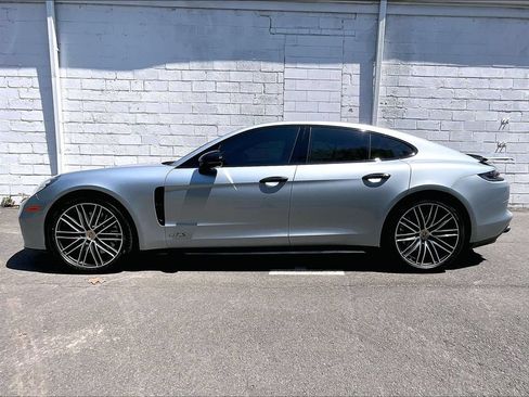 Used 2019 Porsche Panamera GTS AWD/4WD image 2