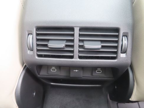 Used 2023 Land Rover Discovery Sport S image 37