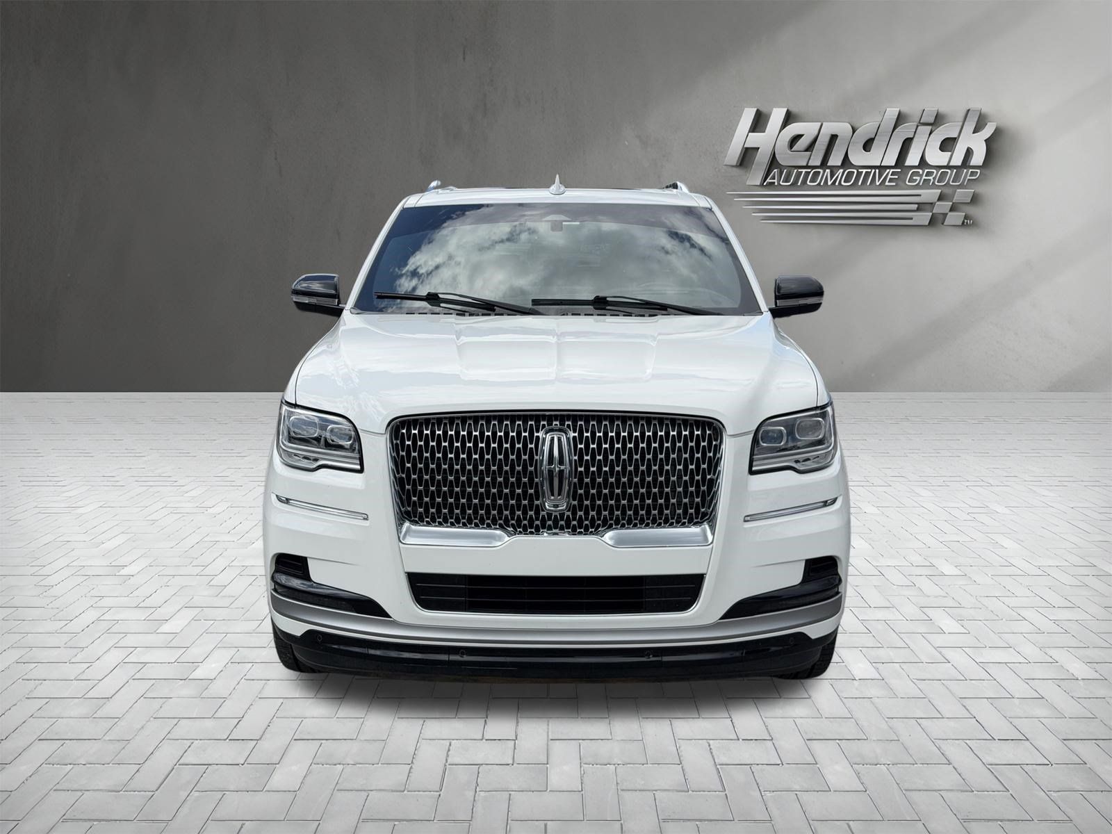 Used 2023 Lincoln Navigator L Reserve RWD image 3