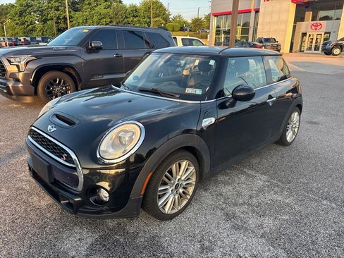 Used 2017 MINI Cooper S FWD image 2