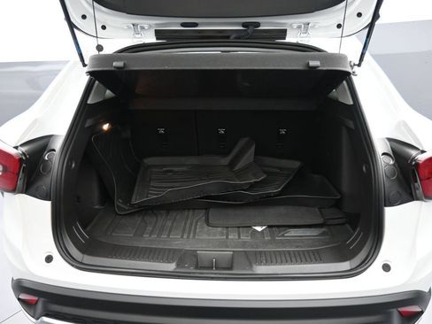 Used 2025 Chevrolet Trax LT w/ LT Convenience Package FWD image 21