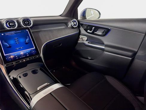 Used 2025 Mercedes-Benz GLC 300 image 27