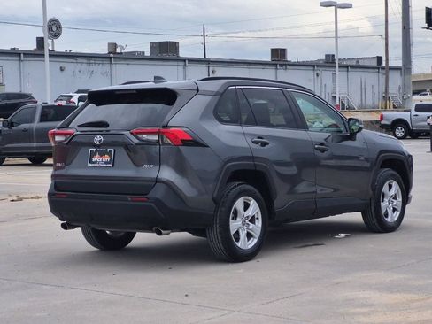Used 2021 Toyota RAV4 XLE FWD image 6