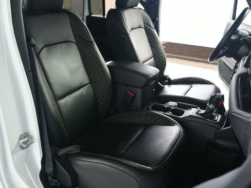 Used 2022 Jeep Wrangler Unlimited Sahara image 30