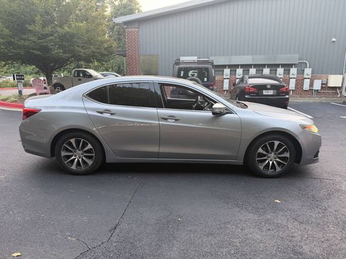 Used 2017 Acura TLX FWD image 7