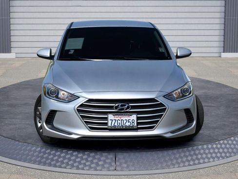 Used 2017 Hyundai Elantra SE image 2