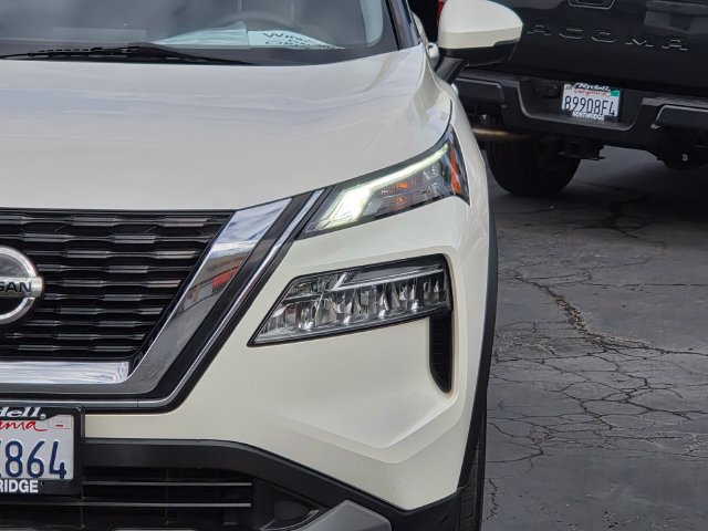 Used 2021 Nissan Rogue SV FWD image 3