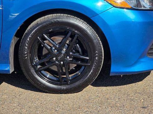 Used 2020 Toyota Camry LE image 25