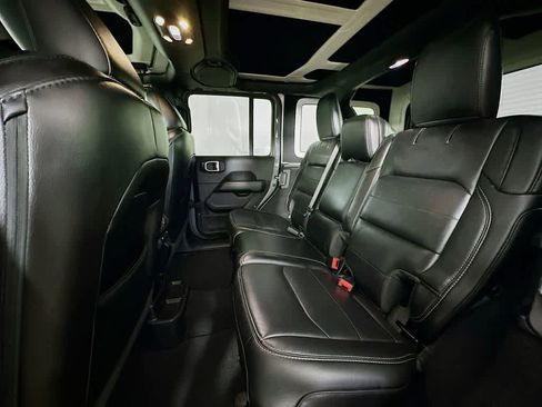 Used 2020 Jeep Wrangler Unlimited Sahara image 14