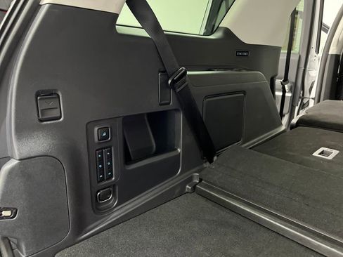 Used 2025 Ford Expedition Platinum image 40