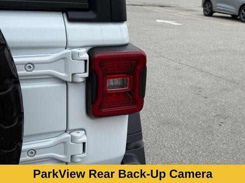 Used 2024 Jeep Wrangler Unlimited Rubicon AWD/4WD image 8
