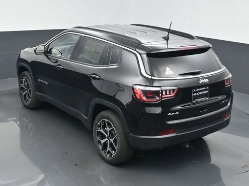 Used 2025 Jeep Compass Limited image 39