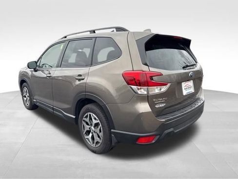Used 2021 Subaru Forester Premium image 6