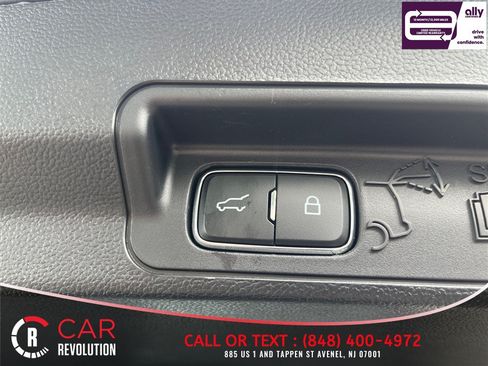 Used 2025 Ford Explorer ST-Line w/ ST-Line Street Pack AWD/4WD image 10